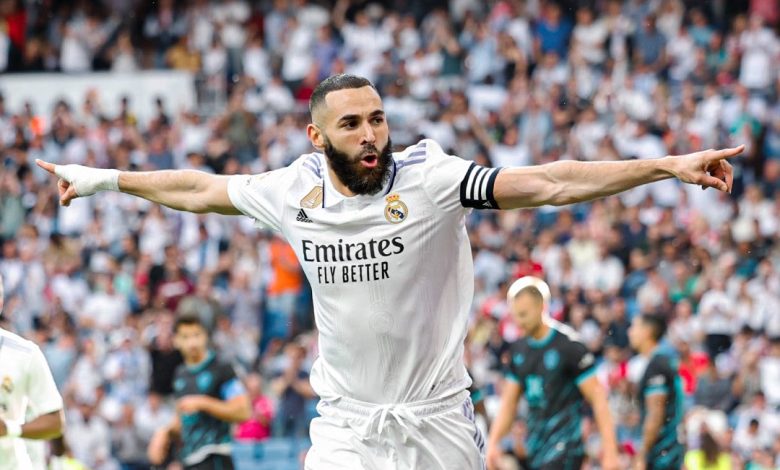 احتفال كريم بنزيما بتسجيل هدف ريال مدريد الثالث أمام ألميريا